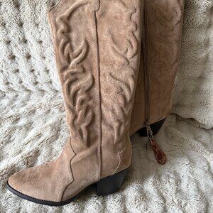 NWOT Altared State Womens Tall Western Style Boots Light Tan Size 9